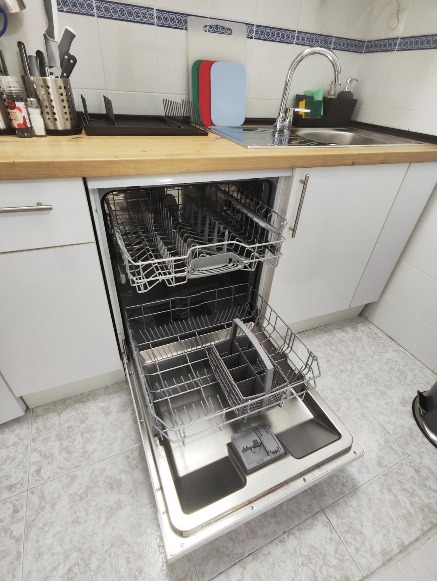 Calle Concordia 86, Two Bedroom Apartment, Up To 6 Guests, Near Del Cura Beach,supermarket Mercadona And Bus Station