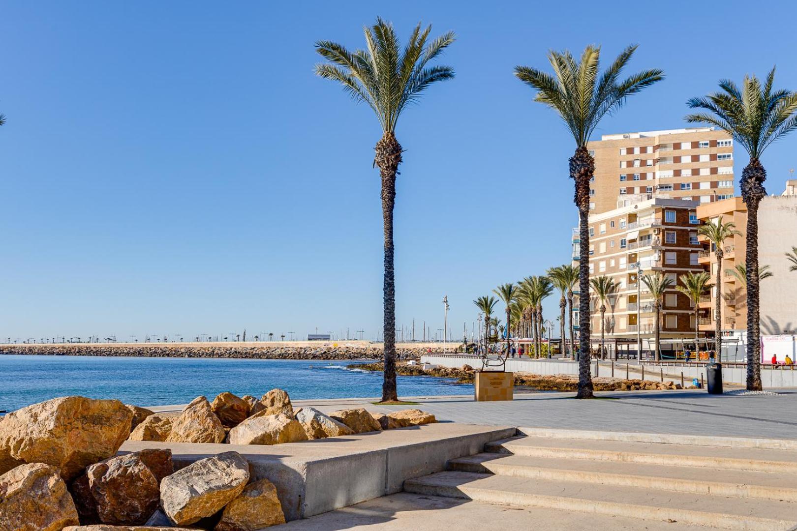 Concordia Beachside Apartment: Near Del Cura & Station Apartment *