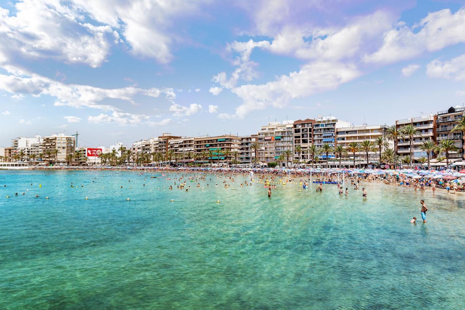 Concordia Beachside Apartment: Near Del Cura & Station *