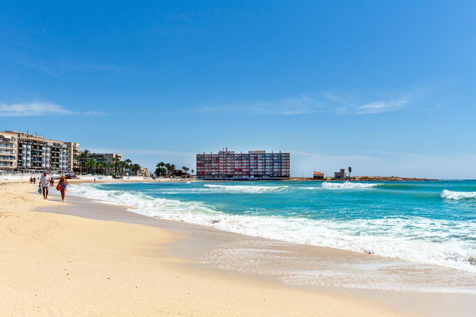 Concordia Beachside Apartment: Near Del Cura & Station Apartment