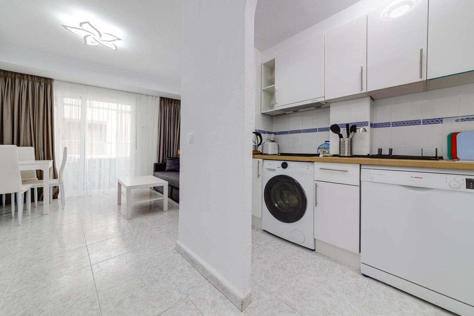 Concordia Beachside Apartment: Near Del Cura & Station *
