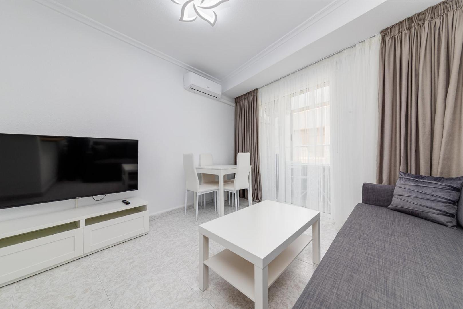 Apartment Concordia Beachside Apartment: Near Del Cura & Station *