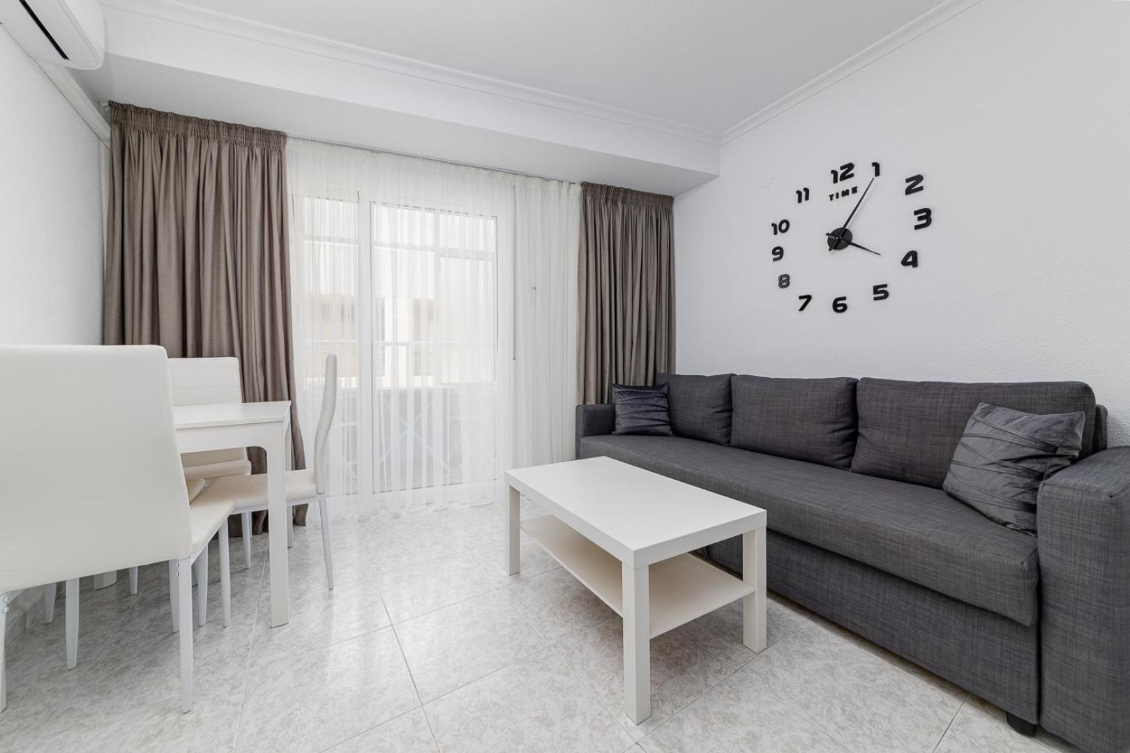 Concordia Beachside Apartment: Near Del Cura & Station Apartment *