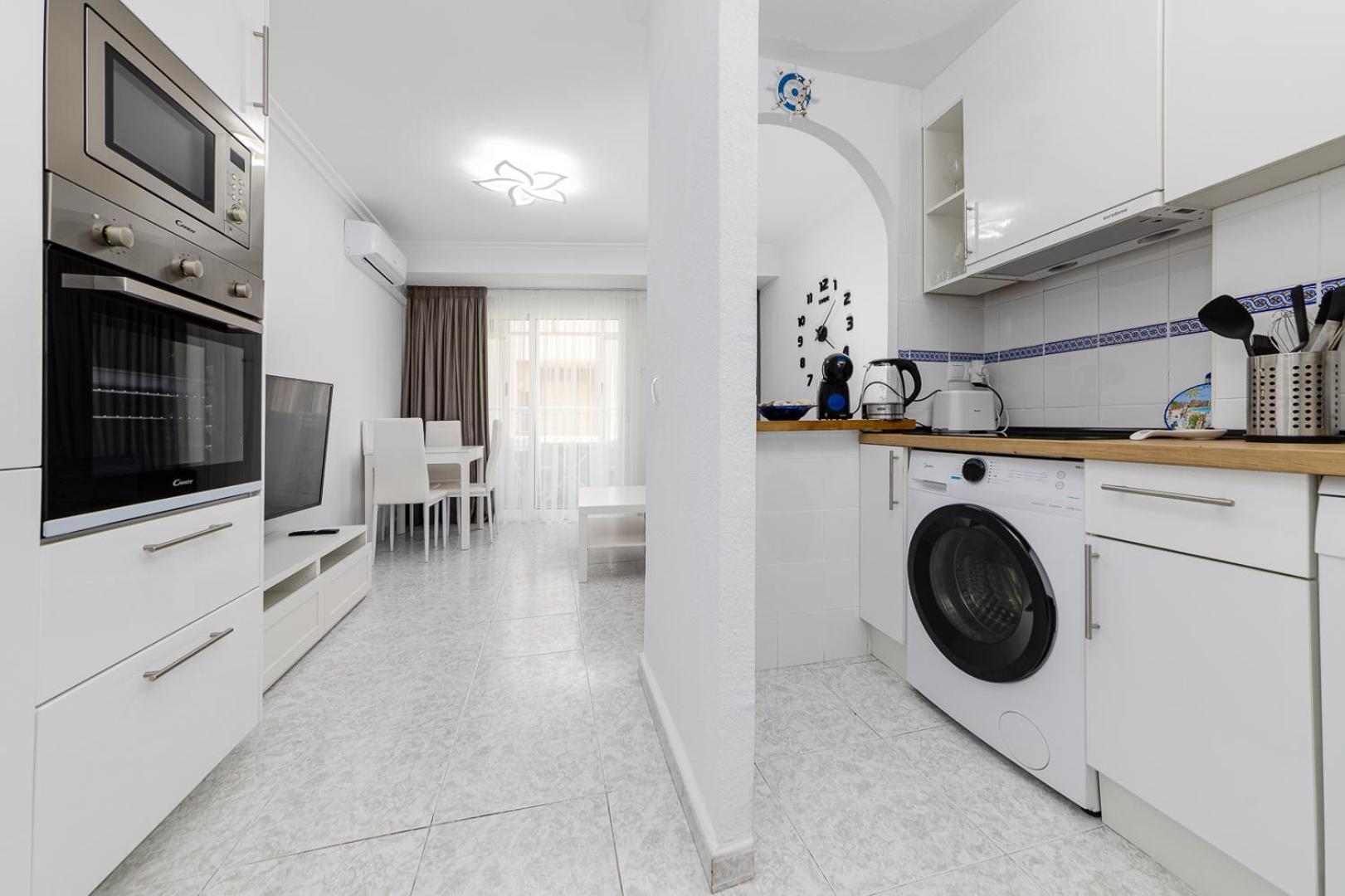 Concordia Beachside Apartment: Near Del Cura & Station *