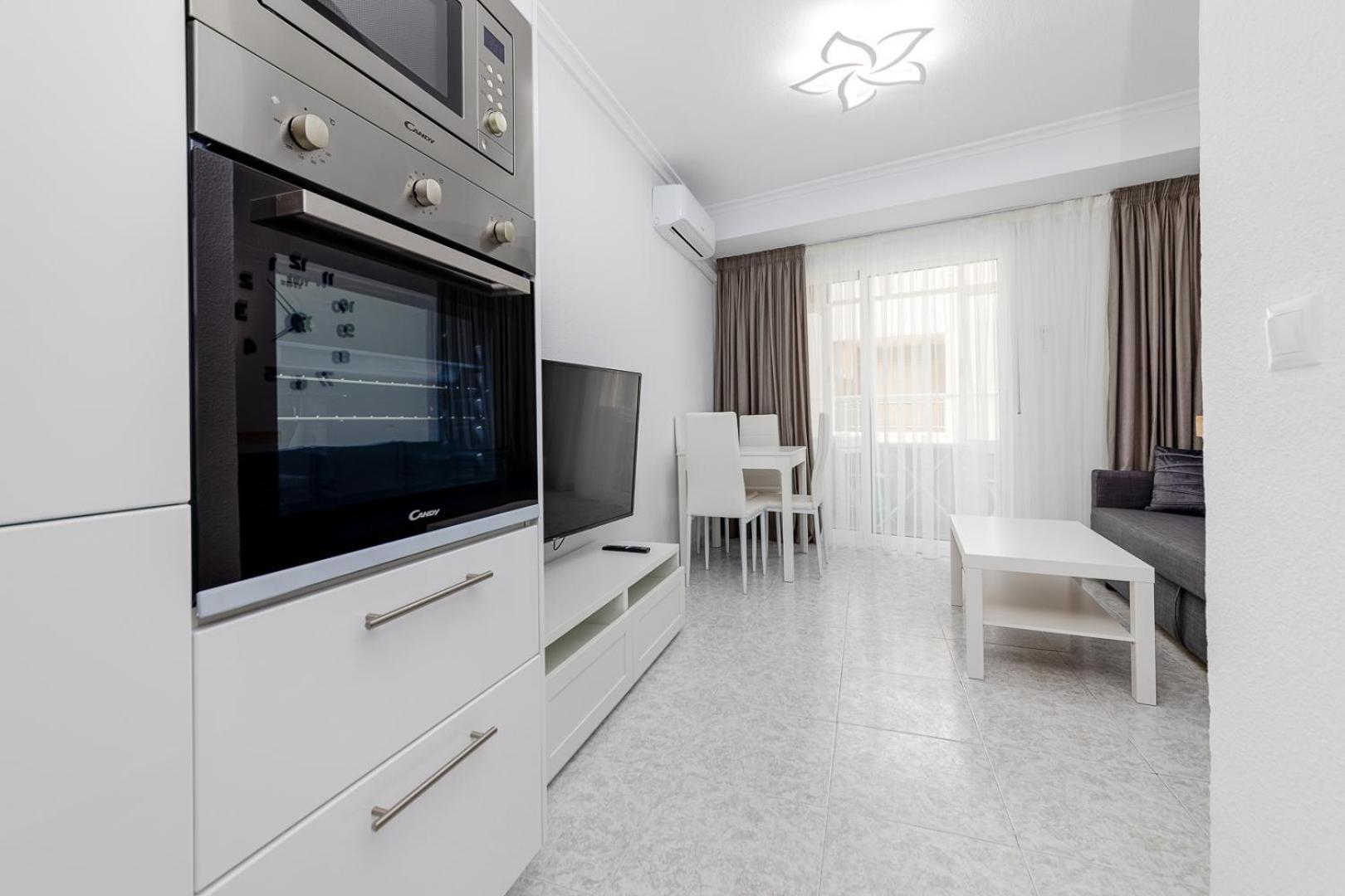 Concordia Beachside Apartment: Near Del Cura & Station *
