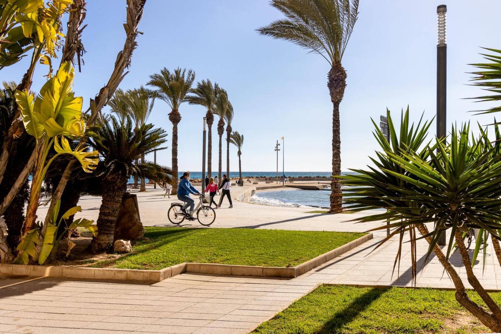 Calle Concordia 86, Two Bedroom Apartment, Up To 6 Guests, Near Del Cura Beach,supermarket Mercadona And Bus Station Torrevieja