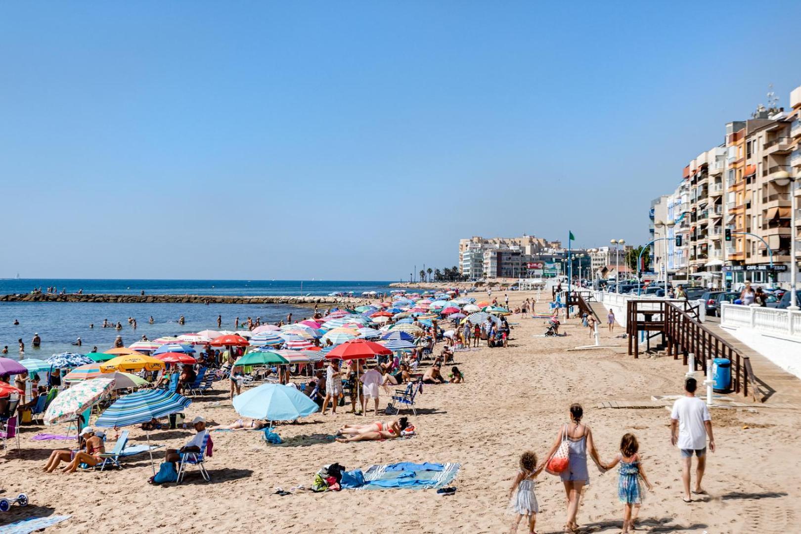 Calle Concordia 86, Two Bedroom Apartment, Up To 6 Guests, Near Del Cura Beach,supermarket Mercadona And Bus Station *