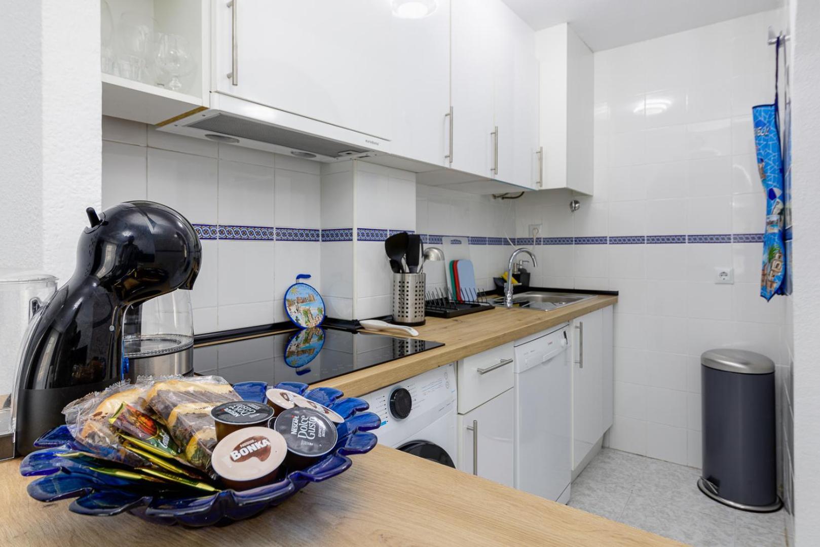 Calle Concordia 86, Two Bedroom Apartment, Up To 6 Guests, Near Del Cura Beach,supermarket Mercadona And Bus Station *