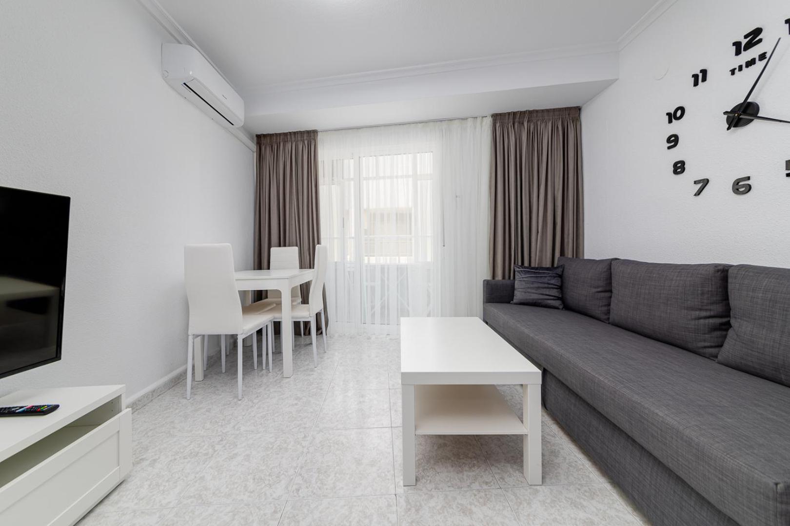 Calle Concordia 86, Two Bedroom Apartment, Up To 6 Guests, Near Del Cura Beach,supermarket Mercadona And Bus Station Torrevieja