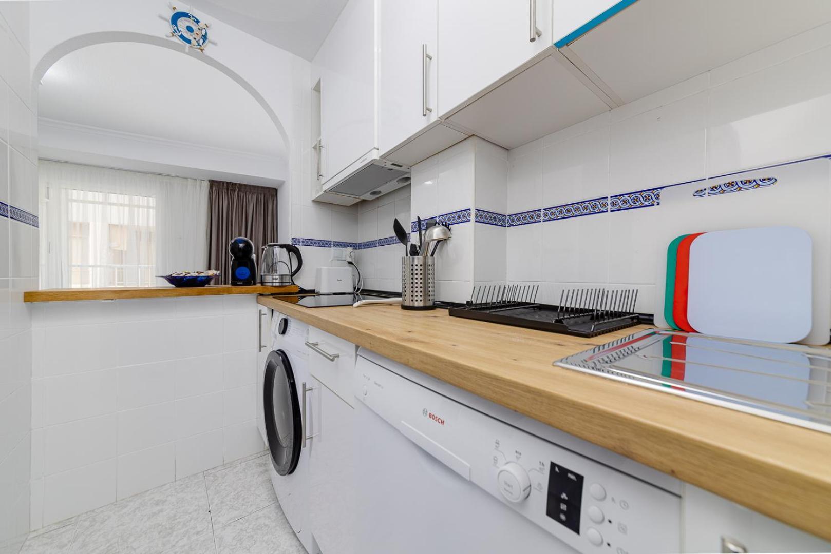 Calle Concordia 86, Two Bedroom Apartment, Up To 6 Guests, Near Del Cura Beach,supermarket Mercadona And Bus Station Apartamento *