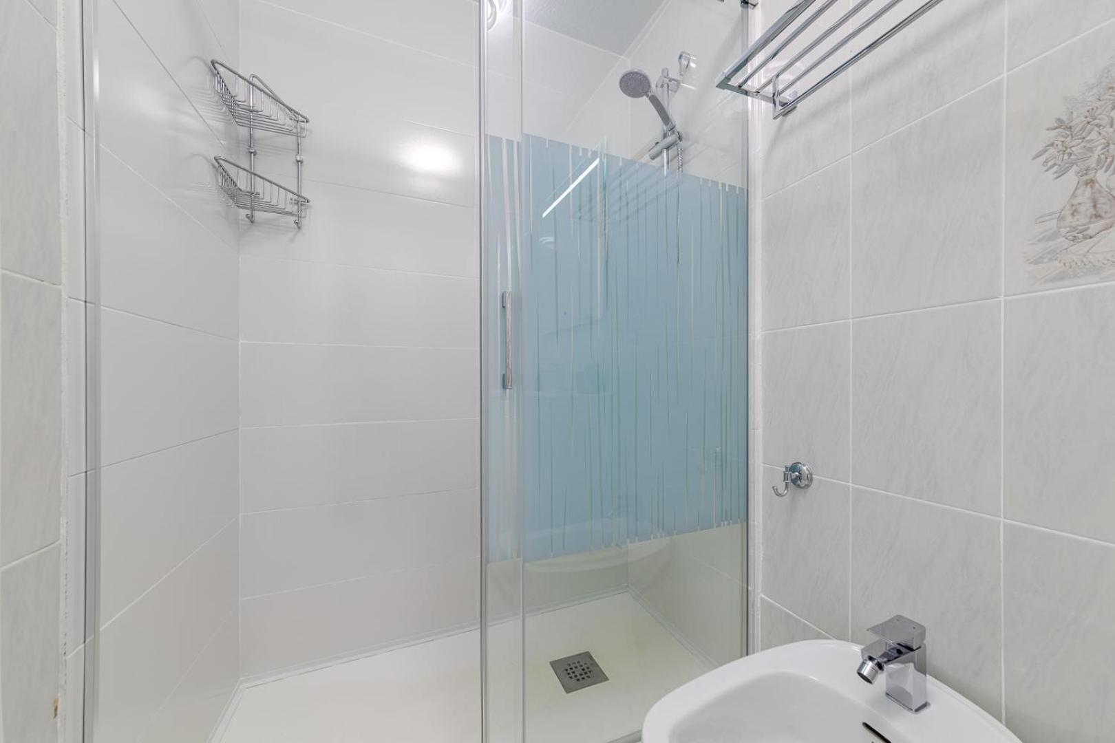 Calle Concordia 86, Two Bedroom Apartment, Up To 6 Guests, Near Del Cura Beach,supermarket Mercadona And Bus Station *
